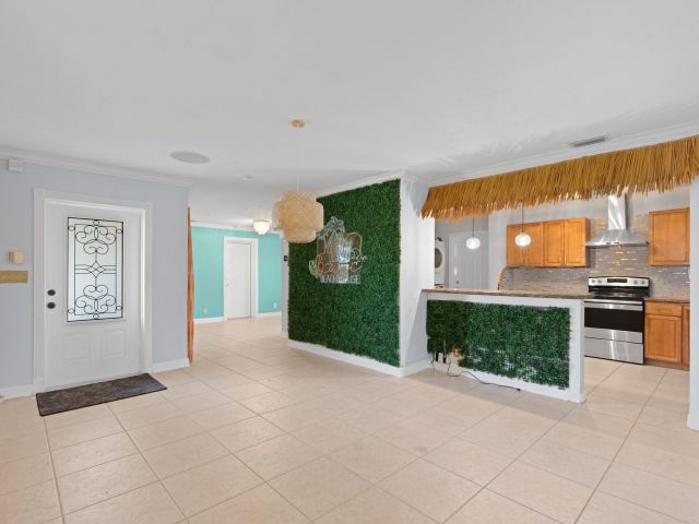 Продажа дома по адресу 2650 NE 22nd Street - фото 6524601