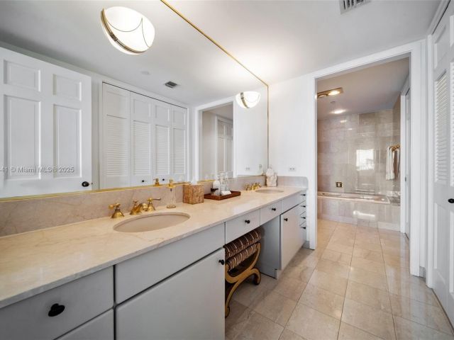 Продажа квартиры #5235 - фото 6060819