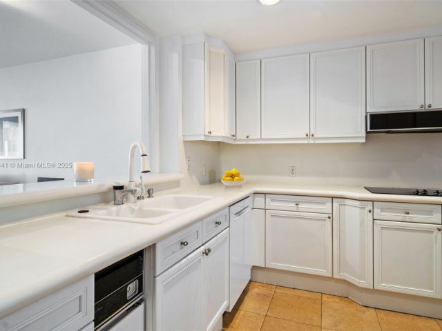 Продажа квартиры #5235 - фото 6060828