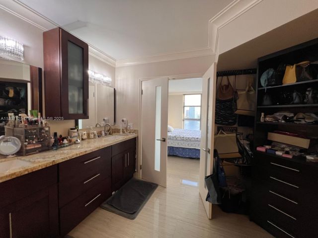 Продажа квартиры # - фото 6219338