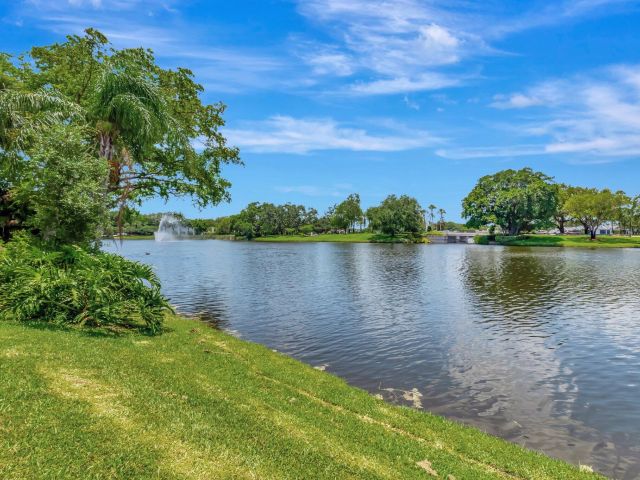 Продажа дома по адресу 7716 Cedarwood Circle - фото 6075187