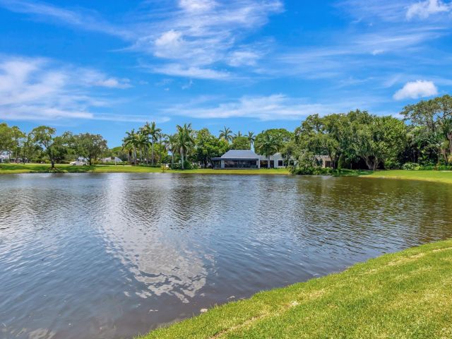 Продажа дома по адресу 7716 Cedarwood Circle - фото 6075188