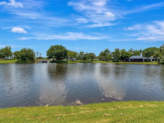 Продажа дома по адресу 7716 Cedarwood Circle - фото 6075189