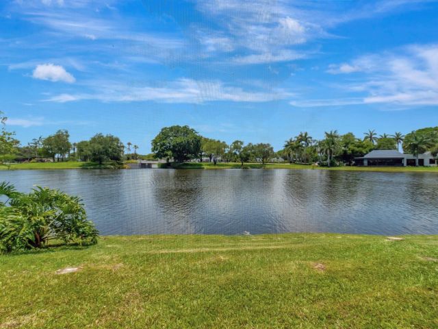 Продажа дома по адресу 7716 Cedarwood Circle - фото 6075191