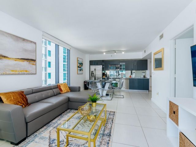 Продажа квартиры #2408 - фото 6061417