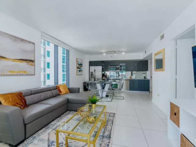 Продажа квартиры #2408 - фото 6061417