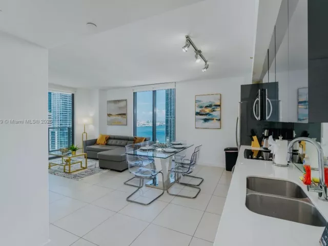 Продажа квартиры #2408 - фото 6061418