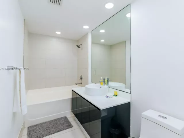 Продажа квартиры #2408 - фото 6061407