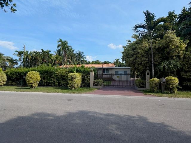 Продажа дома по адресу 12200 SW 51st St - фото 6072664