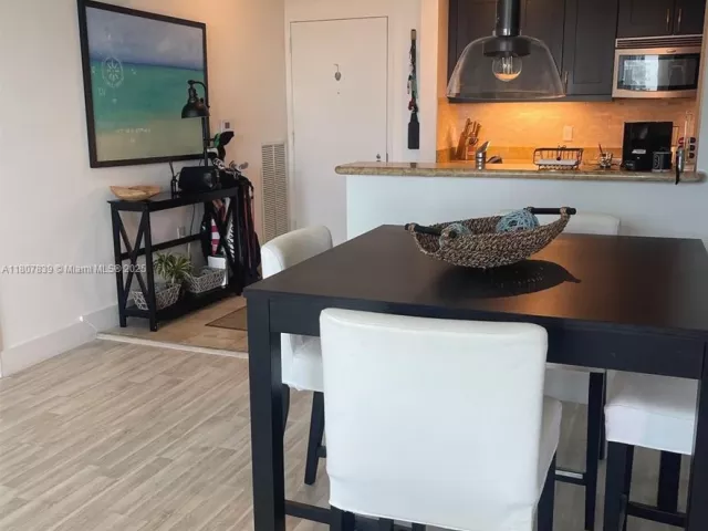 Квартира в аренду номер2305E - фото 6061341