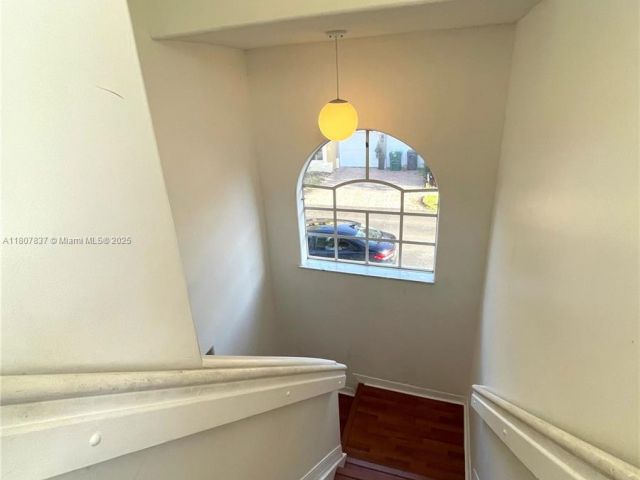 Дом в аренду по адресу 10819 NW 51st Ln - фото 6064997