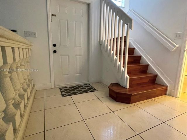 Дом в аренду по адресу 10819 NW 51st Ln - фото 6065003