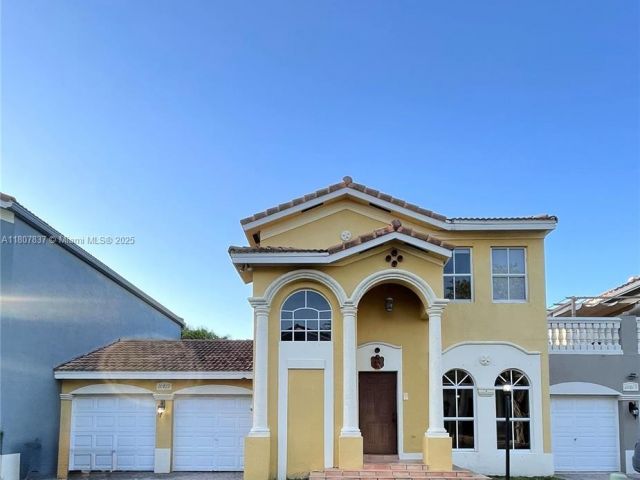 Дом в аренду по адресу 10819 NW 51st Ln - фото 6065004