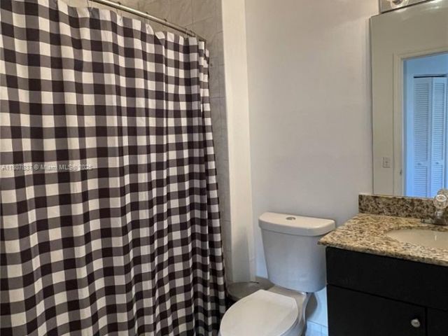 Дом в аренду по адресу 10819 NW 51st Ln - фото 6134795