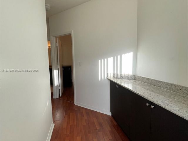 Дом в аренду по адресу 10819 NW 51st Ln - фото 6134797