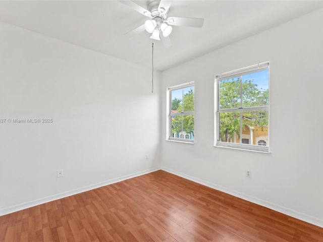 Дом в аренду по адресу 10819 NW 51st Ln - фото 6227287