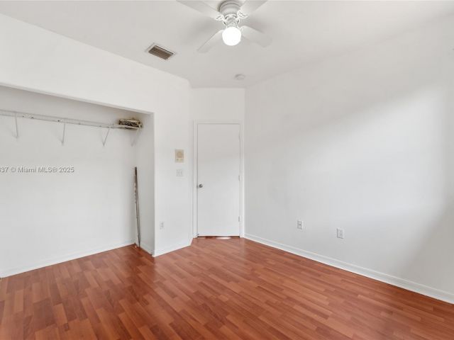 Дом в аренду по адресу 10819 NW 51st Ln - фото 6227289