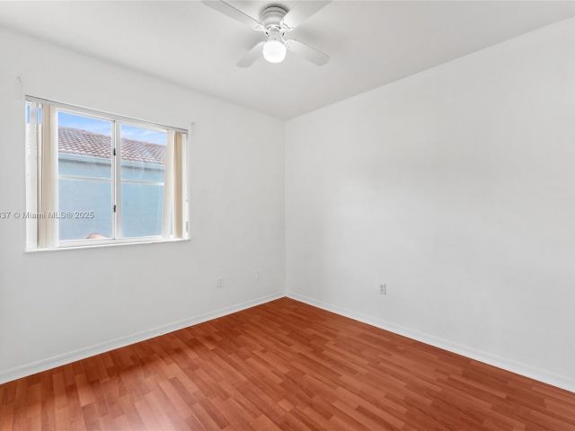 Дом в аренду по адресу 10819 NW 51st Ln - фото 6227290