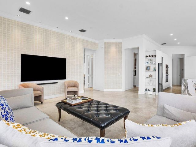 Продажа дома по адресу 713 SE 10th Street - фото 6062979