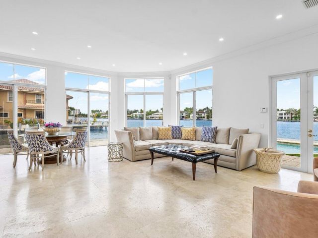 Продажа дома по адресу 713 SE 10th Street - фото 6062980