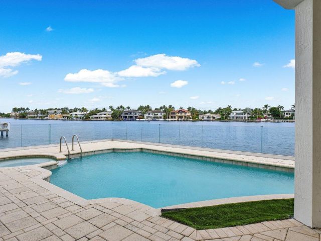 Продажа дома по адресу 713 SE 10th Street - фото 6062990