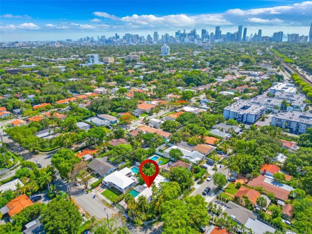 Продажа дома по адресу 1895 SW 25th St - фото 6119151