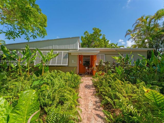 Продажа дома по адресу 1895 SW 25th St - фото 6119152