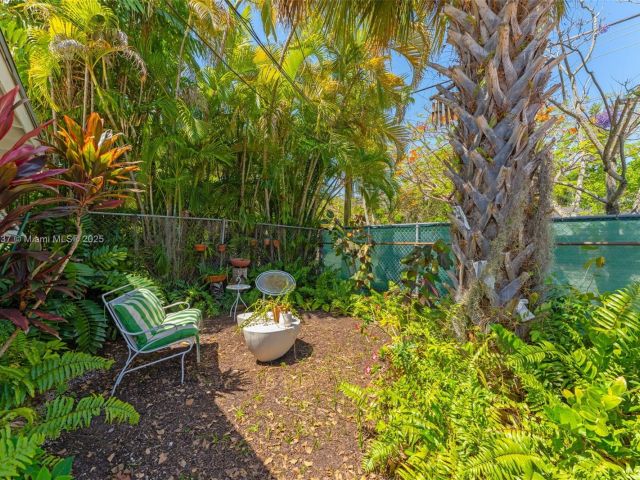 Продажа дома по адресу 1895 SW 25th St - фото 6119154