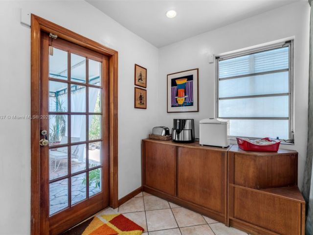 Продажа дома по адресу 1895 SW 25th St - фото 6119162