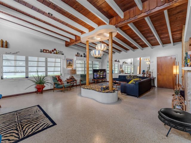 Продажа дома по адресу 1895 SW 25th St - фото 6119167