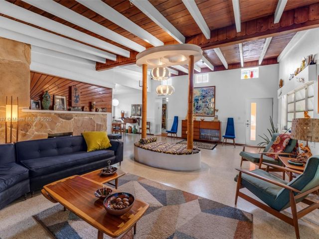 Продажа дома по адресу 1895 SW 25th St - фото 6119168