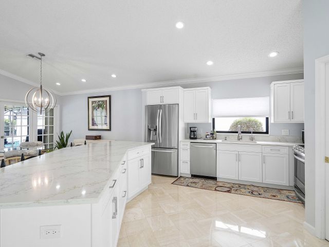 Продажа дома по адресу 22652 Esplanada Circle W - фото 6075050