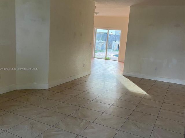 Продажа дома по адресу 22932 SW 113th Pl - фото 6065342