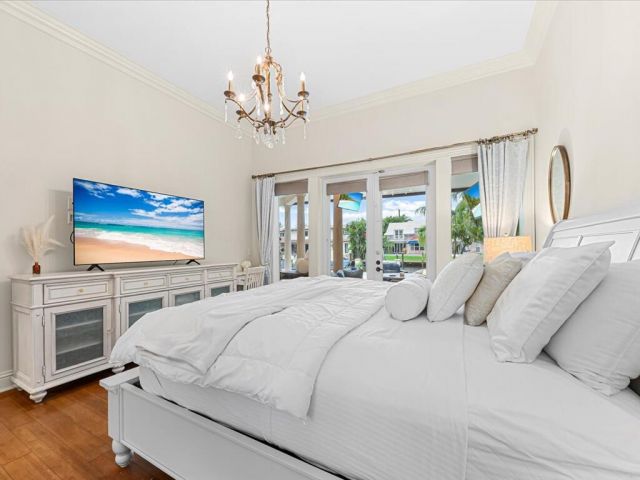 Дом в аренду по адресу 3030 NE 45th Street - фото 6581500