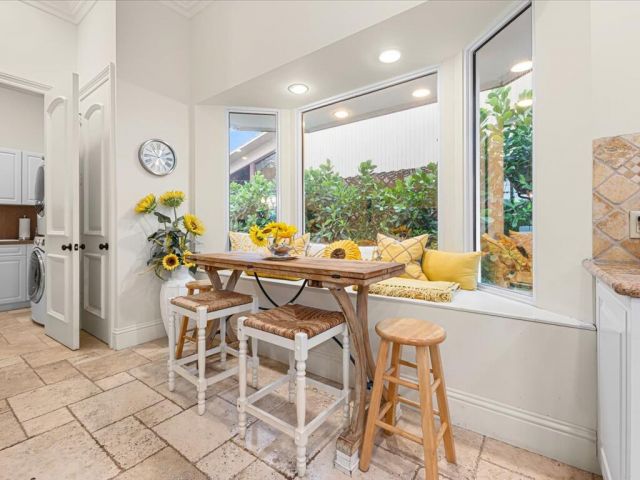 Дом в аренду по адресу 3030 NE 45th Street - фото 6581503