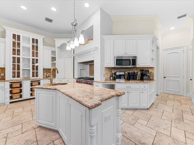 Дом в аренду по адресу 3030 NE 45th Street - фото 6581505