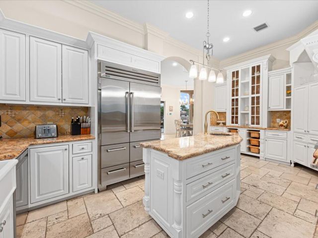 Дом в аренду по адресу 3030 NE 45th Street - фото 6581506