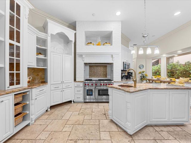 Дом в аренду по адресу 3030 NE 45th Street - фото 6581507