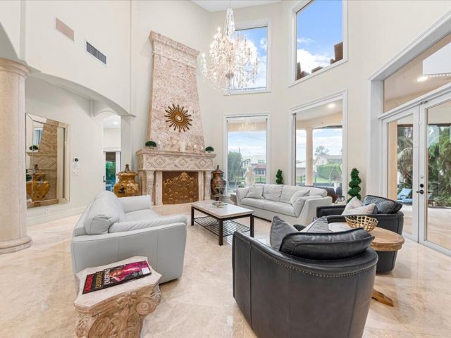 Дом в аренду по адресу 3030 NE 45th Street - фото 6581510