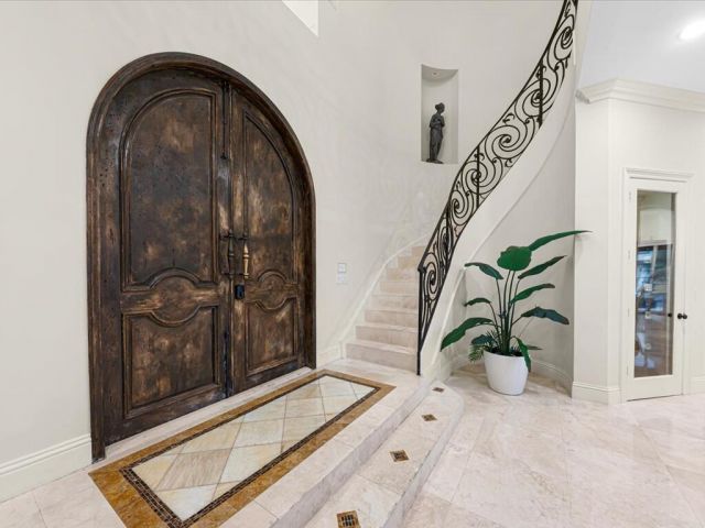 Дом в аренду по адресу 3030 NE 45th Street - фото 6581514