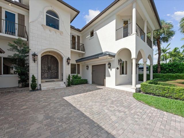 Дом в аренду по адресу 3030 NE 45th Street - фото 6581515