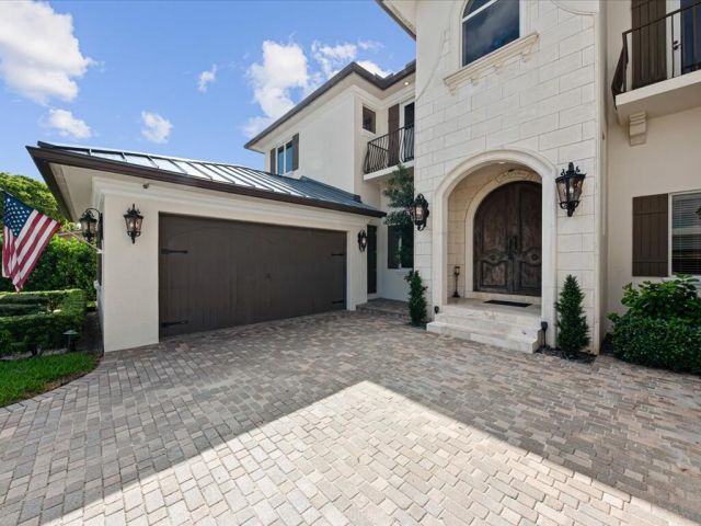 Дом в аренду по адресу 3030 NE 45th Street - фото 6581516