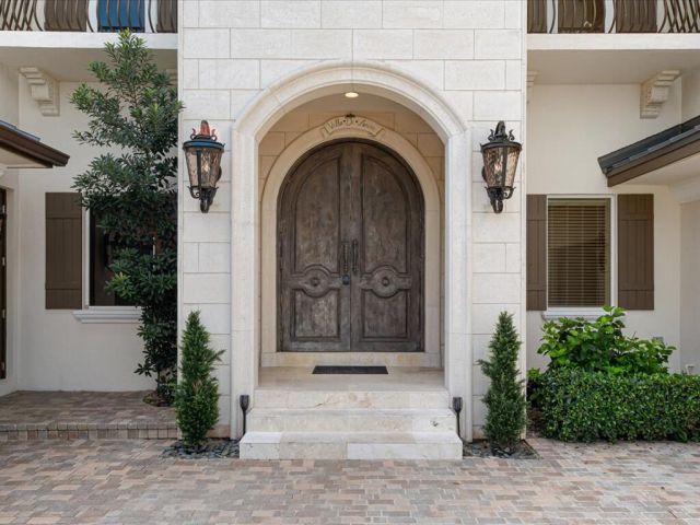 Дом в аренду по адресу 3030 NE 45th Street - фото 6581517