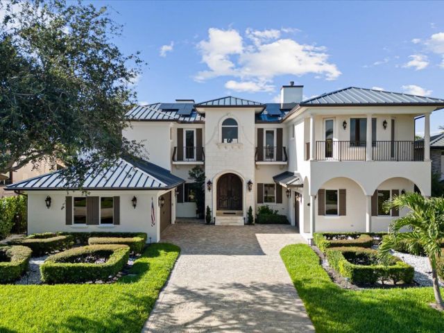 Дом в аренду по адресу 3030 NE 45th Street - фото 6581519