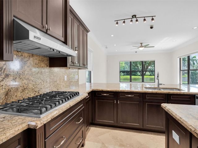 Дом в аренду по адресу 8944 Little Falls Way - фото 6069873