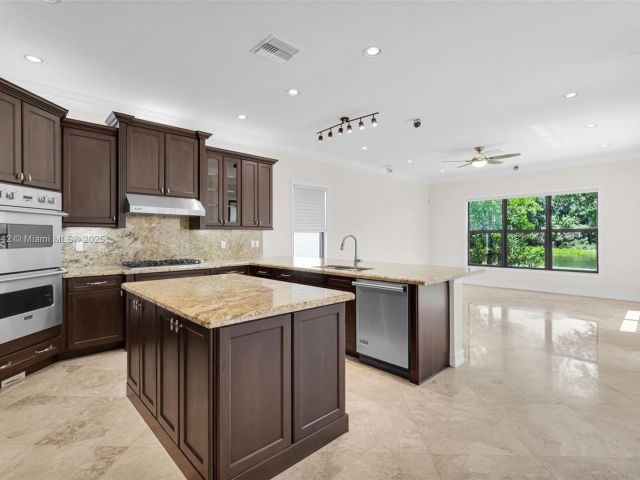 Дом в аренду по адресу 8944 Little Falls Way - фото 6069876