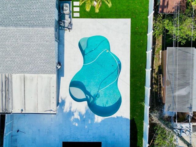 Продажа дома по адресу 1034 Almeria Road - фото 6134182