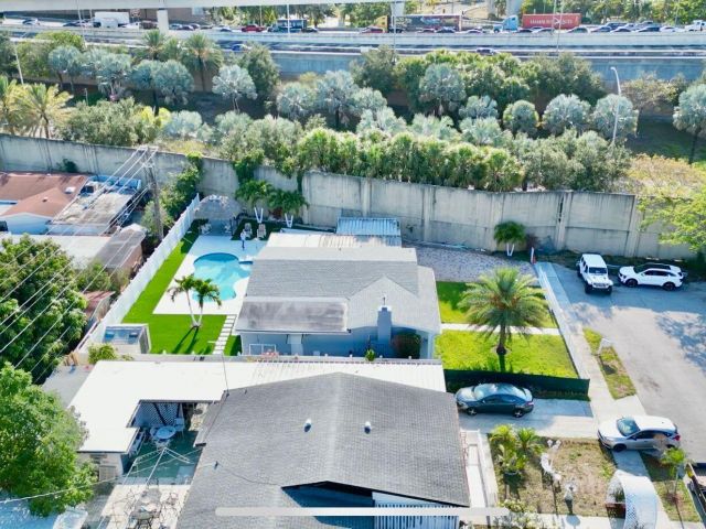 Продажа дома по адресу 1034 Almeria Road - фото 6134183