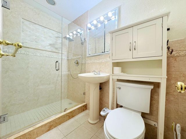 Продажа дома по адресу 1034 Almeria Road - фото 6134187