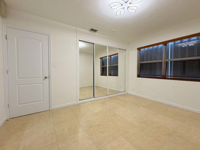 Продажа дома по адресу 1034 Almeria Road - фото 6134191